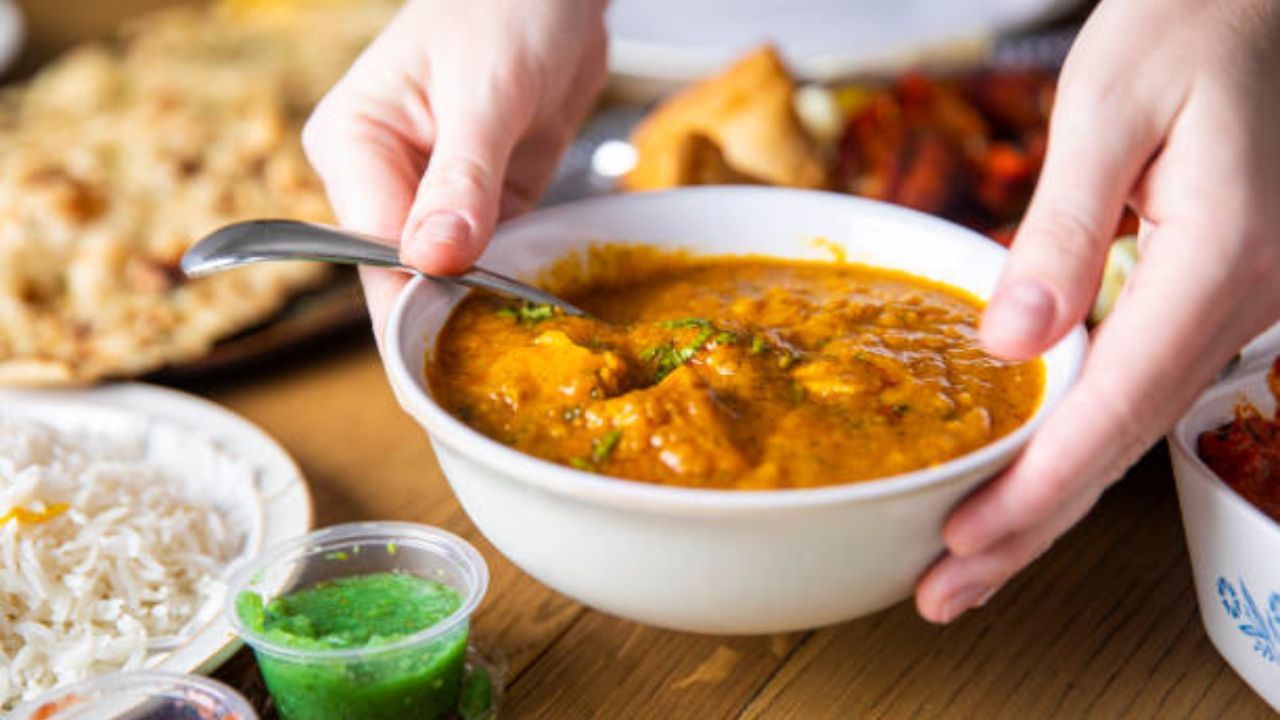 Cooking Tips: রাতের রান্না করা চিকেন পরদিন সকালেও খান? রোজের এই ৪ খাবার বার বার গরম করলেই বিপদ Cooking Tips: রাতের রান্না করা চিকেন পরদিন সকালেও খান? রোজের এই ৪ খাবার বার বার গরম করলেই বিপদ