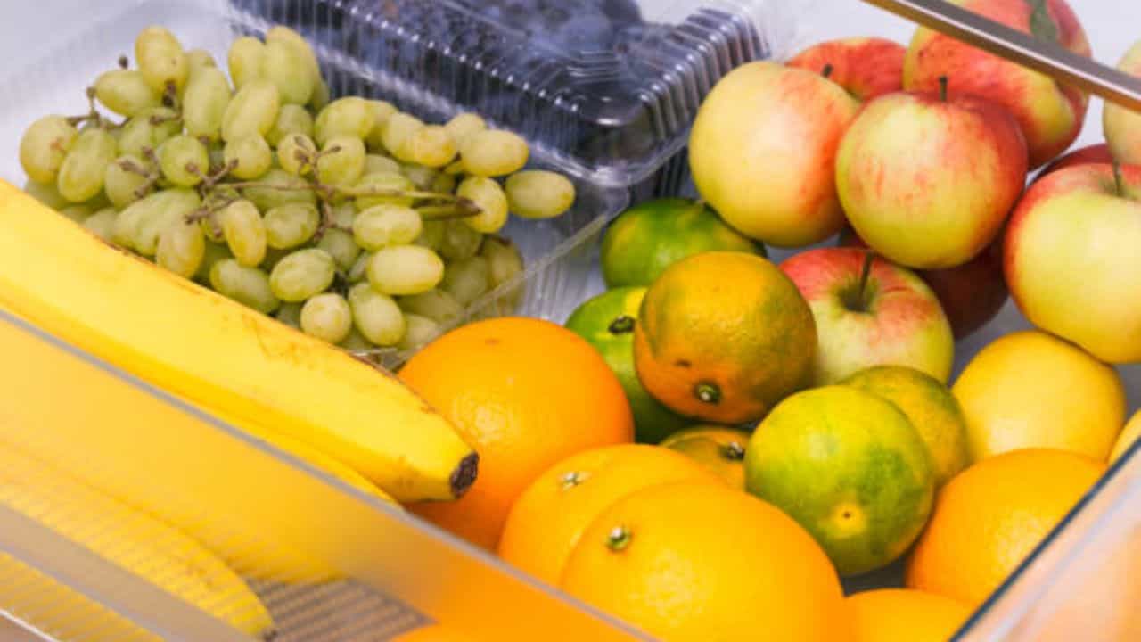 Fruits: গরমে আম, আপেল দ্রুত পচে যাচ্ছে? ফলে তাজা রাখার এই টোটকা জেনে রাখুন Fruits: গরমে আম, আপেল দ্রুত পচে যাচ্ছে? ফলে তাজা রাখার এই টোটকা জেনে রাখুন