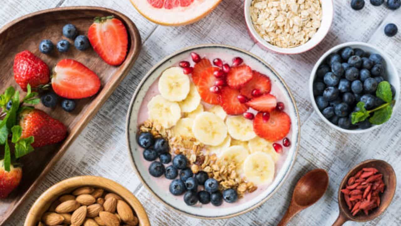 Fiber-rich Fruits: ওটস খেতে ভালবাসেন না? এই ৫ ফল খেলেও ফাইবারের ঘাটতি মিটবে Fiber-rich Fruits: ওটস খেতে ভালবাসেন না? এই ৫ ফল খেলেও ফাইবারের ঘাটতি মিটবে