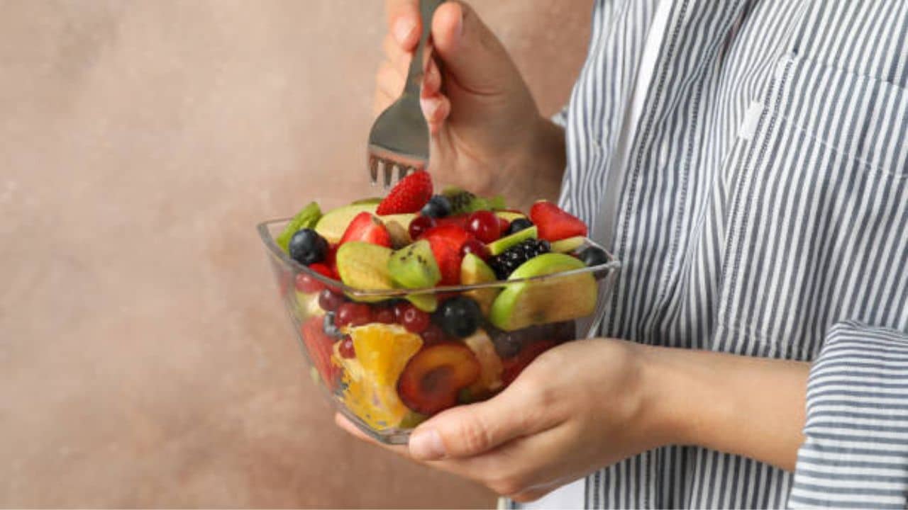 Fruits for Cholesterol: শুধু ওটস খেলে চলবে না, এই ৮ ফল খেলেও গরমে গলে যাবে কোলেস্টেরল
