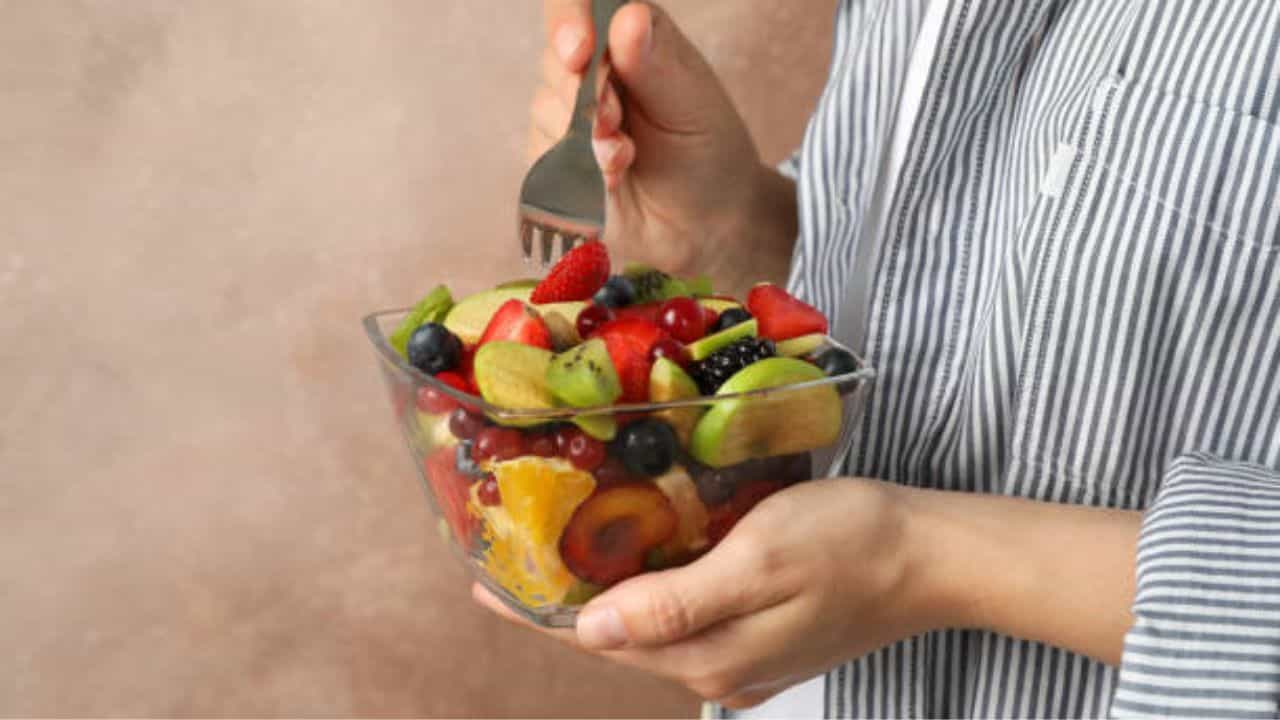 Fruits for Cholesterol: শুধু ওটস খেলে চলবে না, এই ৮ ফল খেলেও গরমে গলে যাবে কোলেস্টেরল