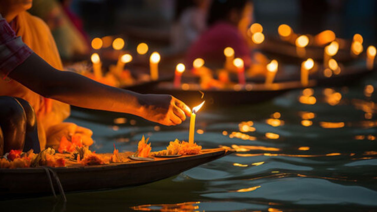 হিন্দু পঞ্চাঙ্গ অনুসারে, বৈশাখ মাসের শুক্লপক্ষের সপ্তমী তিথিতে পালিত হয় গঙ্গা সপ্তমীর উৎসব। ক্যালেন্ডার মতে, চলতি বছরের ১৪ মে, মঙ্গলবার পালিত হচ্ছে এই শুভ তিথি। ধর্মীয় বিশ্বাস অনুসারে, এই শুভ দিনেই শিবের জটায় স্থান পেয়েছিলেন দেবী গঙ্গা। তাই এই দিনটিকে গঙ্গা সপ্তমী বা গঙ্গা জয়ন্তী বলা হয়ে থাকে। ভারতের সবচেয়ে পবিত্র নদীগুলির মধ্যে গঙ্গার কথা আসে সবার প্রথমে। তাই এদিন পবিত্র গঙ্গা স্নান করা প্রথা রয়েছে।