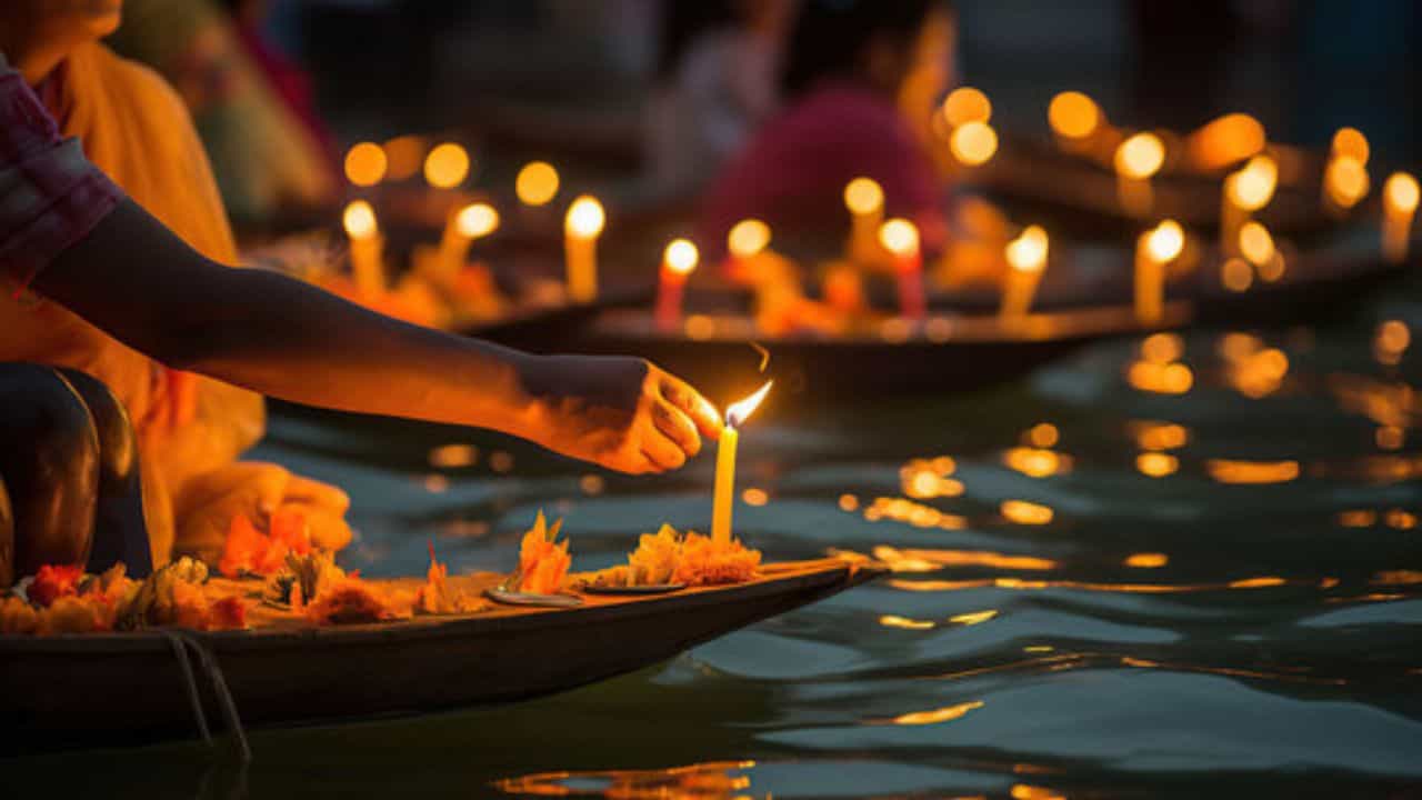 হিন্দু পঞ্চাঙ্গ অনুসারে, বৈশাখ মাসের শুক্লপক্ষের সপ্তমী তিথিতে পালিত হয় গঙ্গা সপ্তমীর উৎসব। ক্যালেন্ডার মতে, চলতি বছরের ১৪ মে, মঙ্গলবার পালিত হচ্ছে এই শুভ তিথি। ধর্মীয় বিশ্বাস অনুসারে, এই শুভ দিনেই শিবের জটায় স্থান পেয়েছিলেন দেবী গঙ্গা। তাই এই দিনটিকে গঙ্গা সপ্তমী বা গঙ্গা জয়ন্তী বলা হয়ে থাকে। ভারতের সবচেয়ে পবিত্র নদীগুলির মধ্যে গঙ্গার কথা আসে সবার প্রথমে। তাই এদিন পবিত্র গঙ্গা স্নান করা প্রথা রয়েছে।