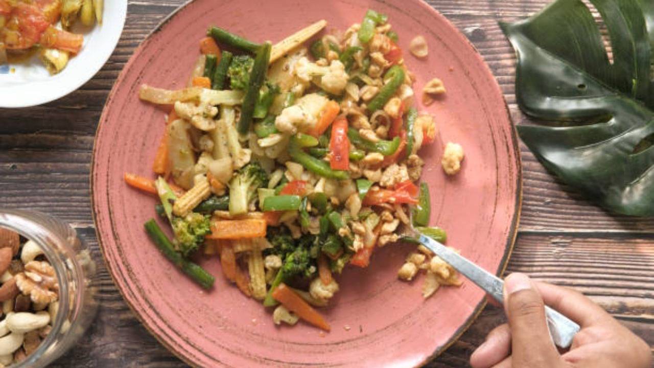 High Carbs Foods: ভাত-রুটি ছেড়েছেন? এই ৫ কার্বোহাইড্রেট যুক্ত খাবার খেয়েও ওজন কমাতে পারবেন