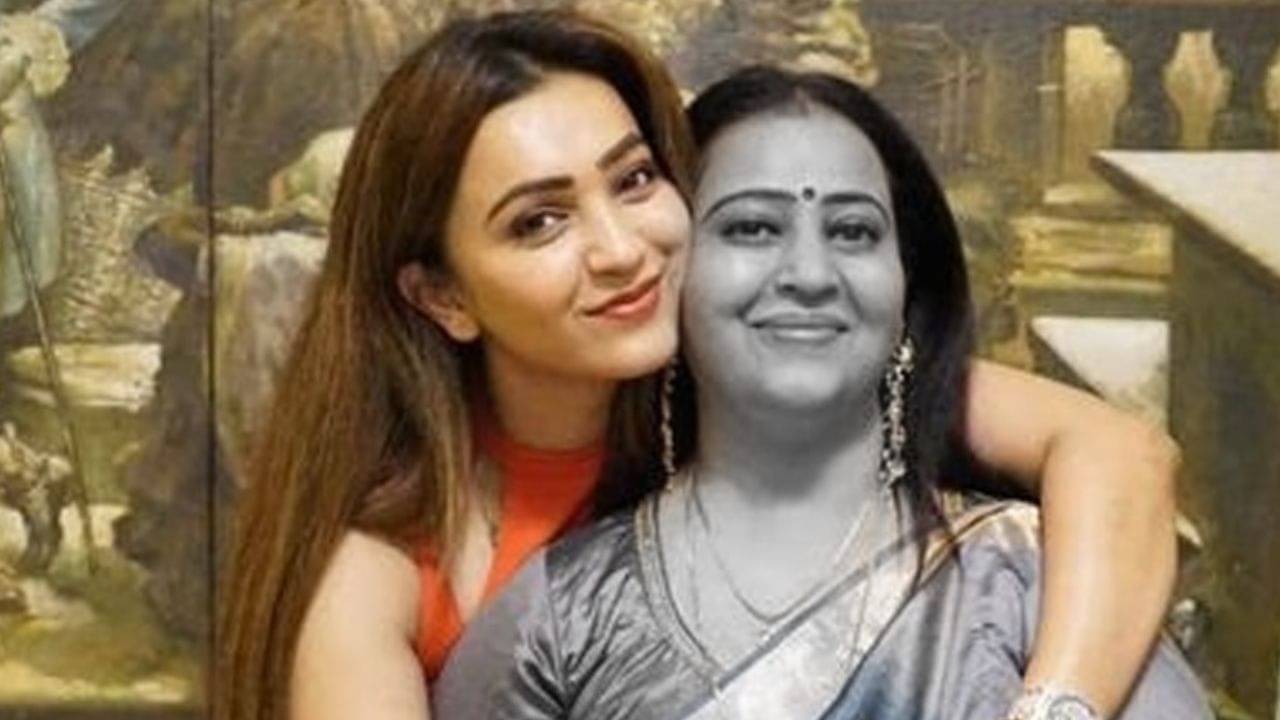 মাতৃদিবসে বুক ফাটছে তাঁর, কীভাবে মাকে হারান কৌশানী?