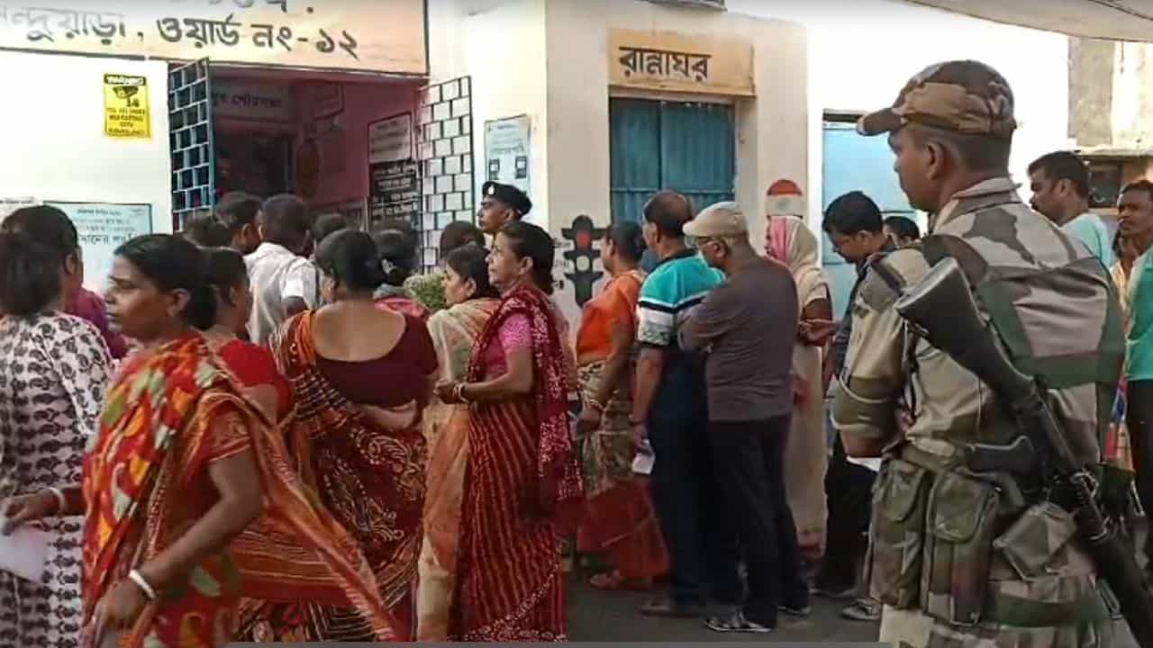 Election Commission: এই কাজ না হলেই সঙ্গে সঙ্গে বন্ধ হয়ে যাবে ভোট, কড়া নির্দেশ কমিশনের Election Commission: এই কাজ না হলেই সঙ্গে সঙ্গে বন্ধ হয়ে যাবে ভোট, কড়া নির্দেশ কমিশনের