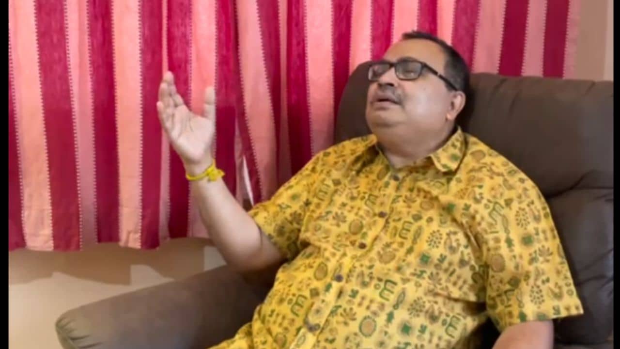 Kunal Ghosh: যারে তারে দিয়ে শাস্তি... রাজা কখনও সোয়াস্তি পাবে কি! হঠাৎ কুণালের এমন গানের মানে কী?