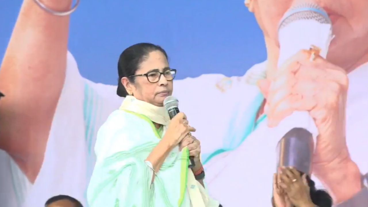 Mamata Banerjee: 'লোকের ভোট পাল্টে নিজেদের মেশিন ঢুকিয়ে দিচ্ছে বলেই আমার সন্দেহ', উত্তর চাইছেন মমতা