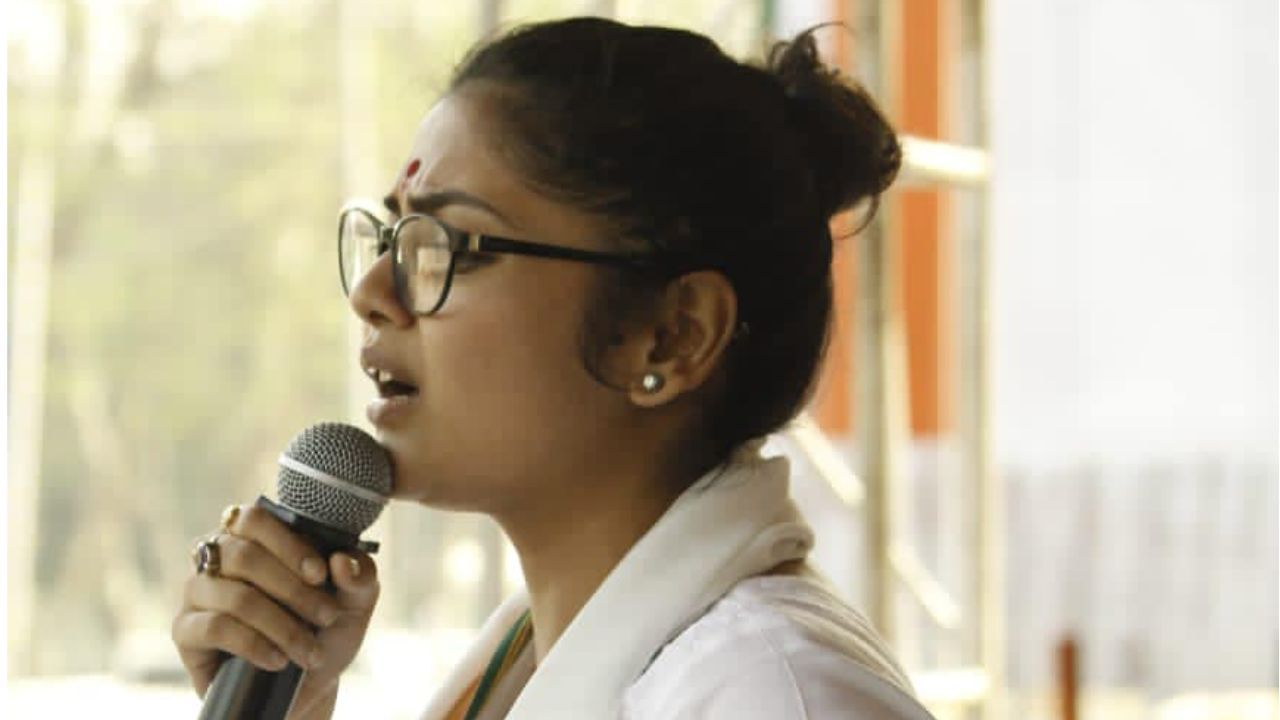 Saayoni Ghosh: হঠাৎ অসুস্থ সায়নী, মাঝপথেই বন্ধ প্রচার, ঠিক কী ঘটল Saayoni Ghosh: হঠাৎ অসুস্থ সায়নী, মাঝপথেই বন্ধ প্রচার, ঠিক কী ঘটল