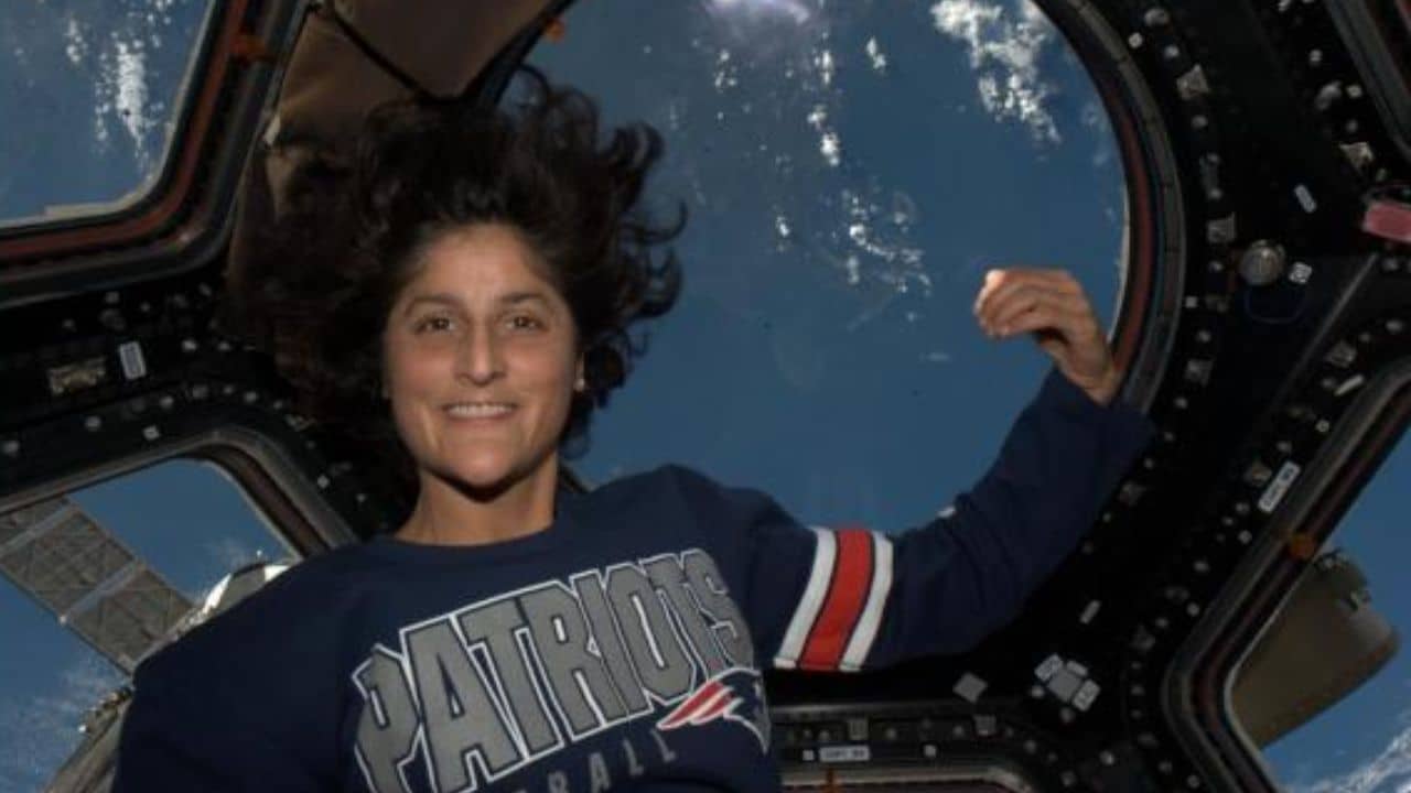 Sunita Williams: গণেশ মূর্তি নিয়ে মহাকাশে পাড়ি দিচ্ছেন সুনীতা, আবার ইতিহাসের পথে ভারতীয় বংশোদ্ভূত এই নভোচর