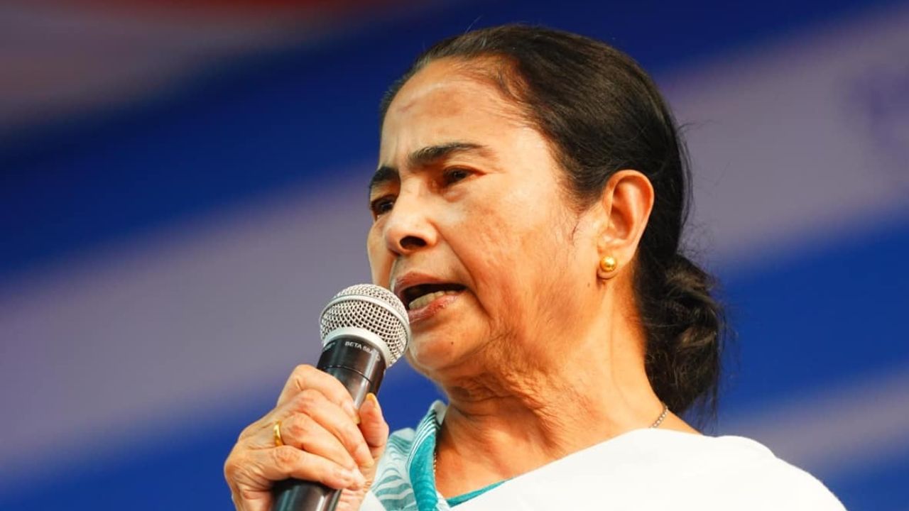 Mamata Banerjee on Governor: ‘মেয়েটির কান্না আমি দেখেছি’, রাজ্যপালের বিরুদ্ধে ওঠা অভিযোগ নিয়ে মুখ খুললেন মমতা