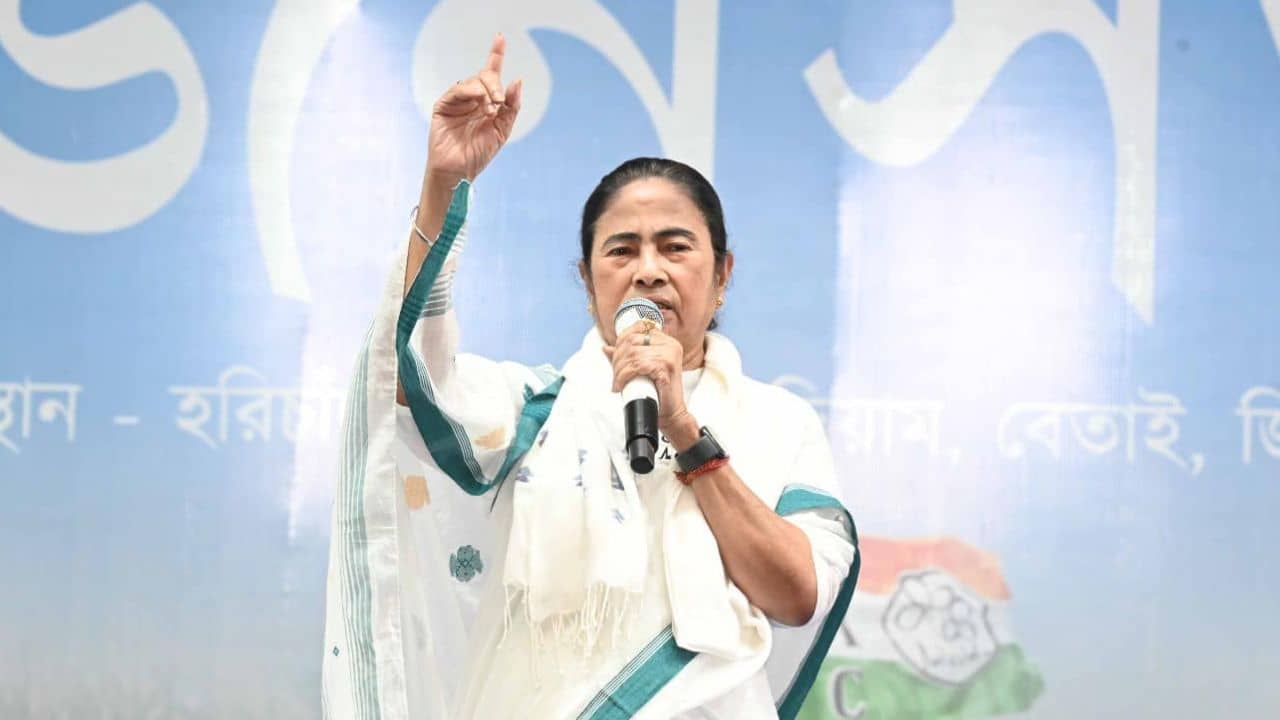 Mamata Banerjee: পোস্টাল ব্যালট না দিলে সরিয়ে নেব পুলিশ, যা করার করবে..., বিস্ফোরক মমতা