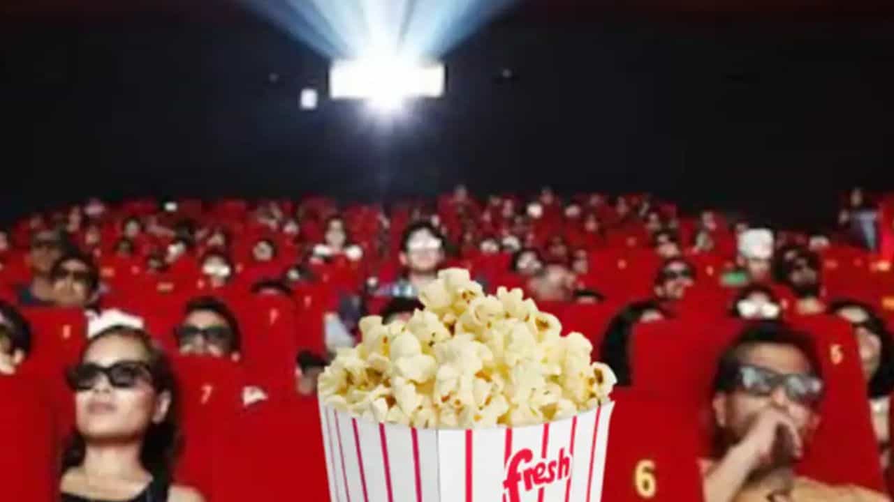 PVR INOX popcorn: সিনেমা হলে গিয়ে কাঁড়ি কাঁড়ি টাকা দিয়ে পপকর্ন খান, তার থেকে INOX কত কোটি লাভ করছে জানেন PVR INOX popcorn: সিনেমা হলে গিয়ে কাঁড়ি কাঁড়ি টাকা দিয়ে পপকর্ন খান, তার থেকে INOX কত কোটি লাভ করছে জানেন