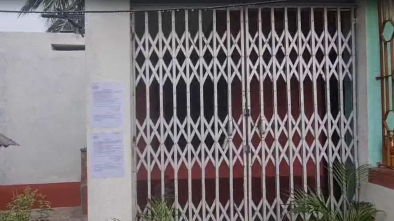 Sandeshkhali: সন্দেশখালিতে এবার মাম্পির বাড়িতে পুলিশের নোটিস, হাজিরা দিতে হবে থানায় Sandeshkhali: সন্দেশখালিতে এবার মাম্পির বাড়িতে পুলিশের নোটিস, হাজিরা দিতে হবে থানায়