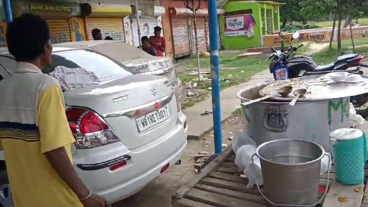 Hooghly: এক দল দিচ্ছে মুড়ি-ঘুগনি, আরেক দল দিচ্ছে কেক... জমিয়ে টিফিন ভোটের দিন