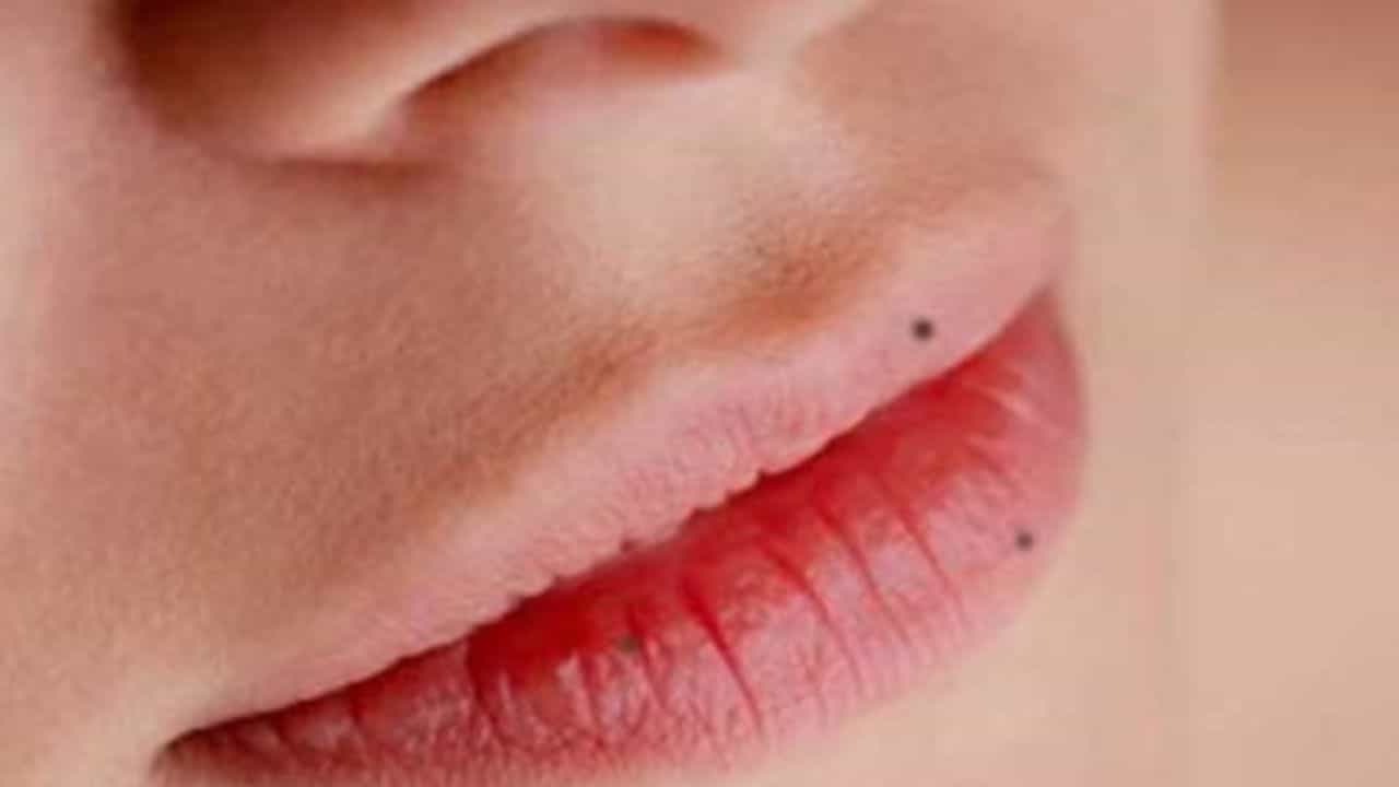 Lucky Mole on Body: তিল দেখে যায় চেনা! সামনেই বিয়ে, নারীর মুখের একটা তিলই বদলে দিতে পারে আপনার ভাগ্য! Lucky Mole on Body: তিল দেখে যায় চেনা! সামনেই বিয়ে, নারীর মুখের একটা তিলই বদলে দিতে পারে আপনার ভাগ্য!
