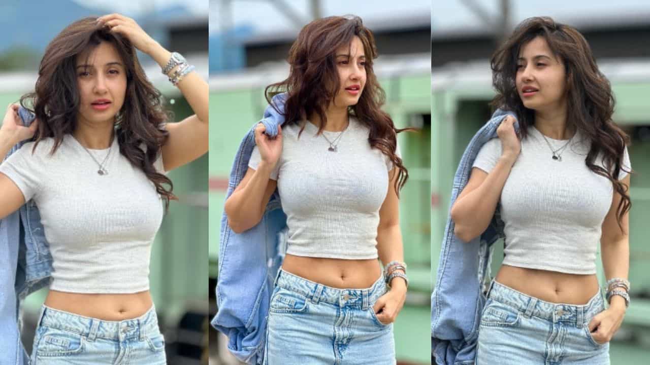 মনামীকে 'আন্টি' বলে ডাক, অভিনেত্রীর বয়স নিয়ে খোঁটা কার? মনামীকে 'আন্টি' বলে ডাক, অভিনেত্রীর বয়স নিয়ে খোঁটা কার?