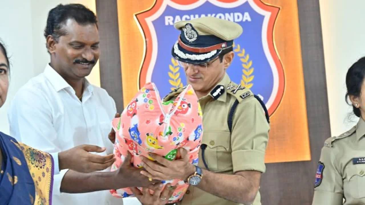 Hyderabad: সস্তায় গরীবের বাচ্চা কিনে বিক্রি হত লক্ষ-লক্ষ টাকায়!