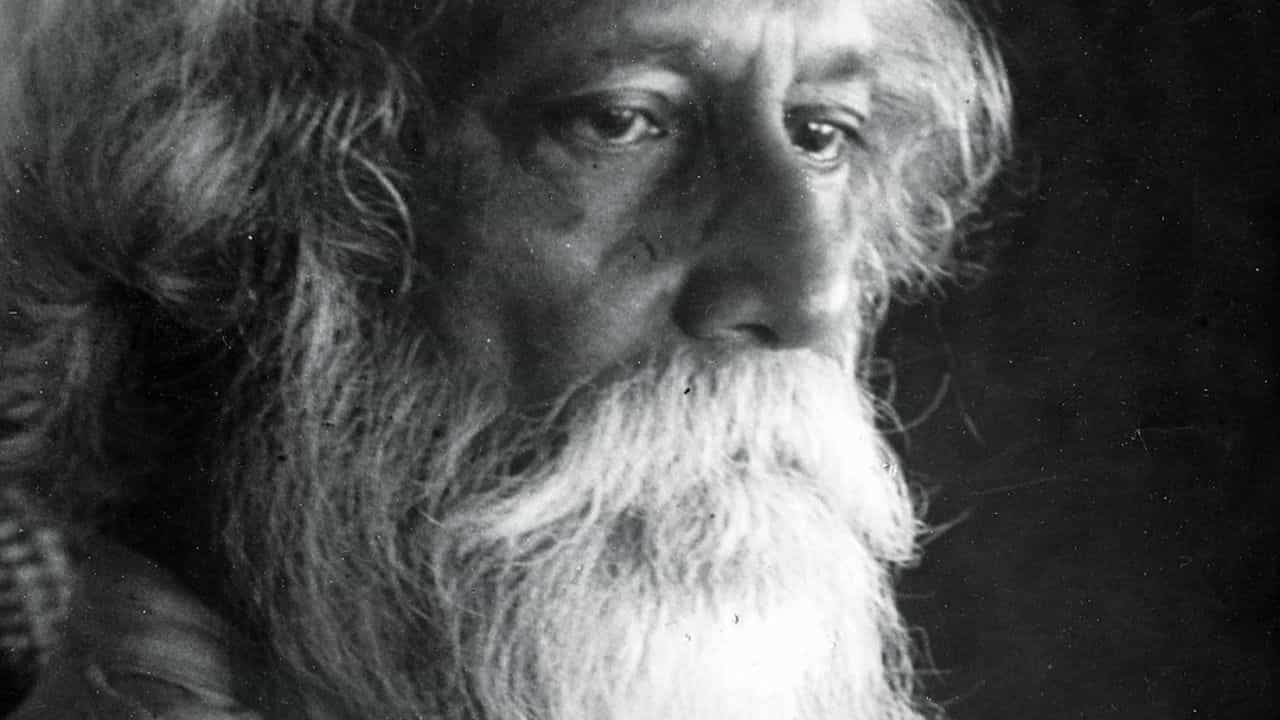 রবীন্দ্রনাথের পদবী 'ঠাকুর' নয়, কোন প্রতিকূল পরিস্থিতিতে পাল্টায় সারনেম? রবীন্দ্রনাথের পদবী 'ঠাকুর' নয়, কোন প্রতিকূল পরিস্থিতিতে পাল্টায় সারনেম?