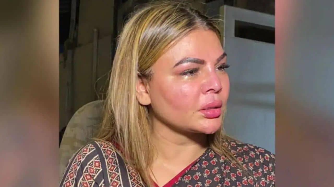 রাখির অস্ত্রোপচার হয়েছে, শরীরের অত্ত বড় টিউমার দেখে আঁতকে ওঠেন প্রাক্তন স্বামী আদিল