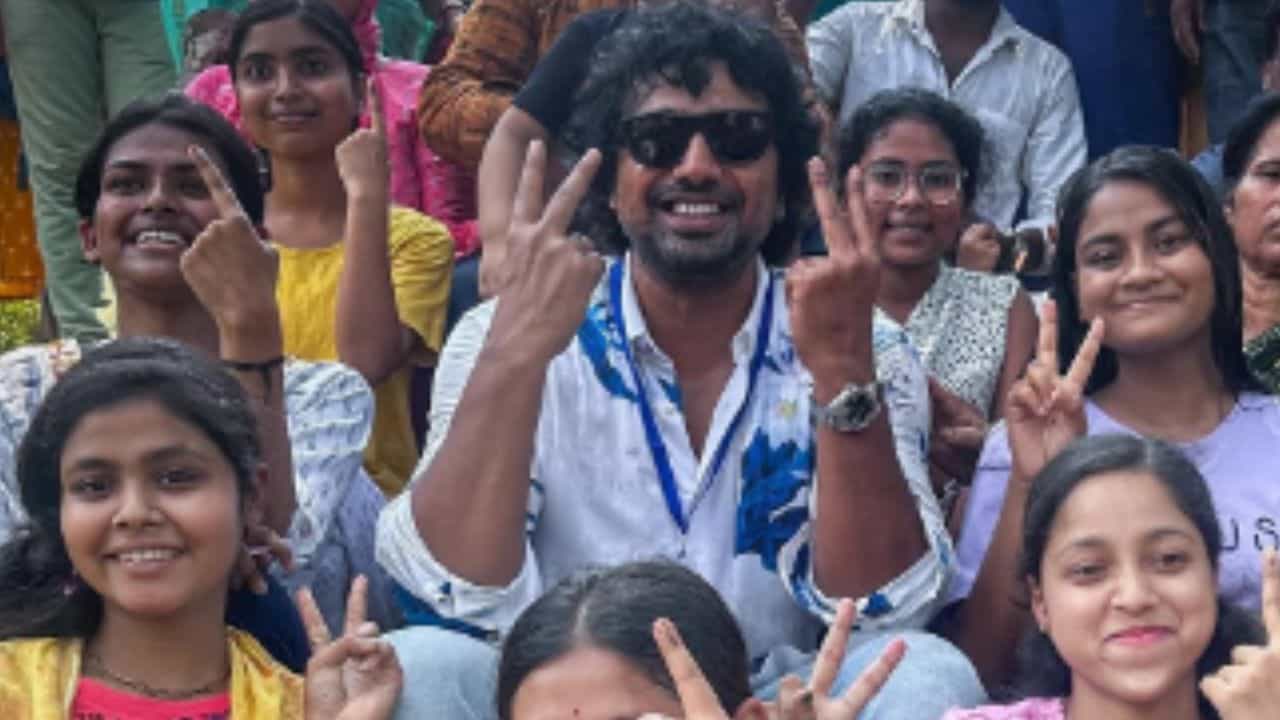 'কম বয়সীদের ফুঁসলিয়ে ভোট'? কটাক্ষের মুখে ব্যাখ্যা দিলেন দেব 'কম বয়সীদের ফুঁসলিয়ে ভোট'? কটাক্ষের মুখে ব্যাখ্যা দিলেন দেব