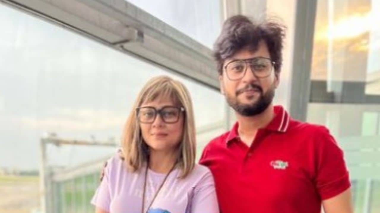 রূপাঞ্জনার ৬ বছরের ছোট স্বামীকে ছেলে বললেন ব্যক্তি, কুরুচিকর মন্তব্যে মেজাজ হারালেন অভিনেত্রীর বর