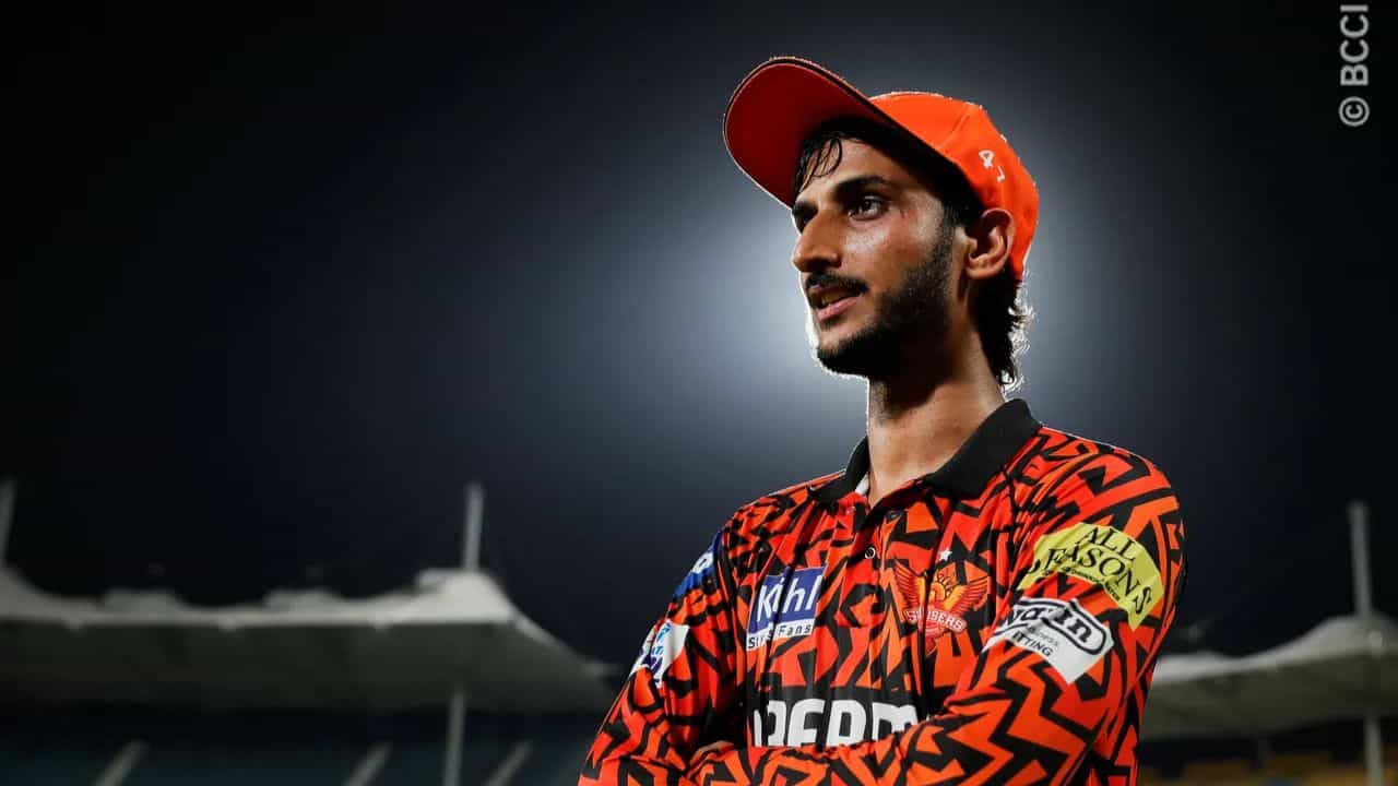 Shahbaz Ahmed: শাহবাজ চাননি, উমরান জোর করে... SRH ড্রেসিংরুমের ভিডিয়ো ভাইরাল Shahbaz Ahmed: শাহবাজ চাননি, উমরান জোর করে... SRH ড্রেসিংরুমের ভিডিয়ো ভাইরাল