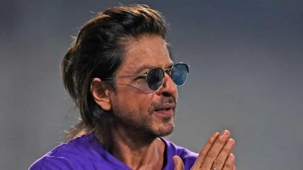 হাসপাতালেই শাহরুখ, কেমন আছেন তিনি? জানালেন বান্ধবী জুহি চাওলা হাসপাতালেই শাহরুখ, কেমন আছেন তিনি? জানালেন বান্ধবী জুহি চাওলা