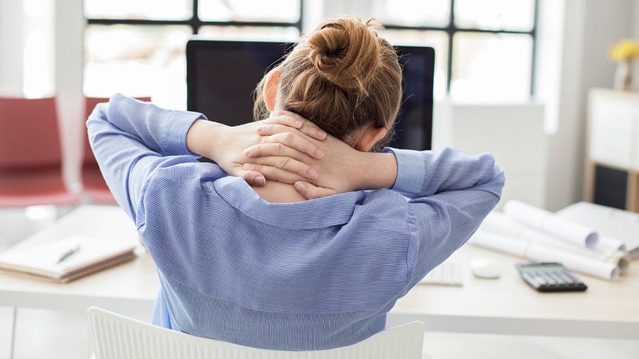 দীর্ঘক্ষণ বসে থাকার ফলে মৃত্যুর ঝুঁকি বাড়ছে ধীরে ধীরে। পাশাপাশি ডায়াবেটিস, উচ্চ রক্তচাপ, পেটের অ্যাডিপোসিটি (স্থূলতা), উচ্চতর এলডিএল কোলেস্টেরল ও ট্রাইগ্লিসারাইডস, হার্ট অ্যাটাক, স্ট্রোক, ক্যান্সার ও অকাল মৃত্যুর ঝুঁকি বাড়ছে। ফলে এখনই ব্যবস্থা না নিলে আপনির জীবনের আয়ু ধীরে ধীরে কমতে শুরু করেছে। এমনটাই মত ডাক্তারদের।