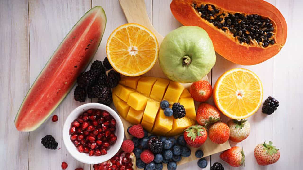 Summer Fruits: গরমের এই ৫ ফল রোজ খেলে দেহে ক্যানসারের কোষ তৈরি হবে না কখনওই Summer Fruits: গরমের এই ৫ ফল রোজ খেলে দেহে ক্যানসারের কোষ তৈরি হবে না কখনওই