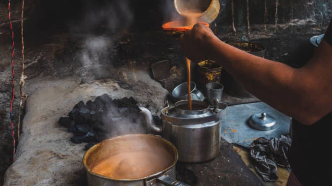 Tea Side Effect: বারবার ফোটানো চা খান? নিজের অজান্তেই ডেকে আনছেন মারাত্মক বিপদ