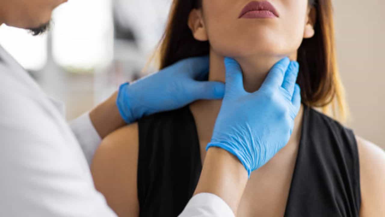 World Thyroid Day: পুরুষদের তুলনায় মহিলাদের মধ্যে থাইরয়েডের সমস্যা ৮ গুণ বেশি World Thyroid Day: পুরুষদের তুলনায় মহিলাদের মধ্যে থাইরয়েডের সমস্যা ৮ গুণ বেশি