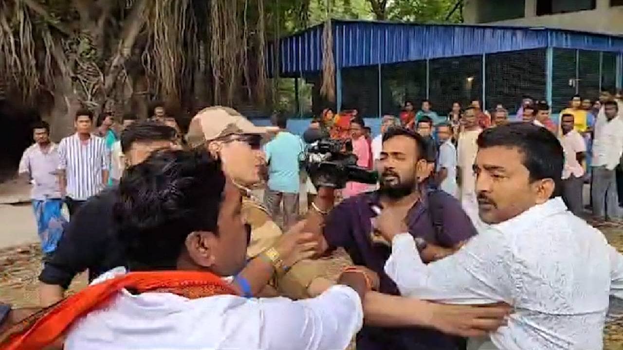 Jangipur Loksabha: ভোটাররা ভোট দেবে কী, বিজেপি প্রার্থী-তৃণমূল ব্লক সভাপতির হাতাহাতি দেখছে...