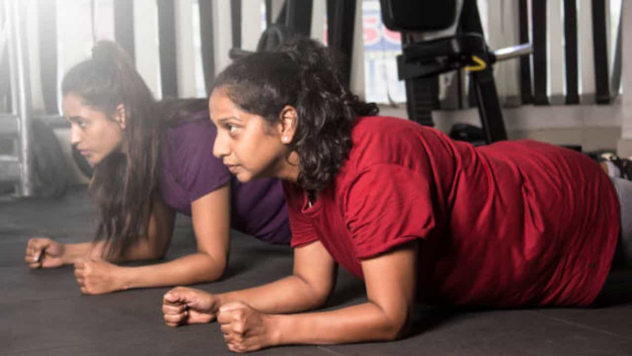 Weight Loss: ওজন কমাতে গিয়ে এই ৫ ভুল সকলেই রয়েছে, পরে গুনতে হয় বড় মাশুল Weight Loss: ওজন কমাতে গিয়ে এই ৫ ভুল সকলেই রয়েছে, পরে গুনতে হয় বড় মাশুল