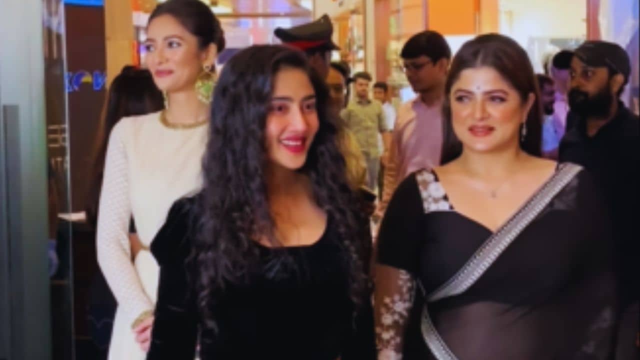 ভুল বোঝাই কাল! শ্রাবন্তীর ফ্রেম কেটে হাসির খোরাক দেবলীনা