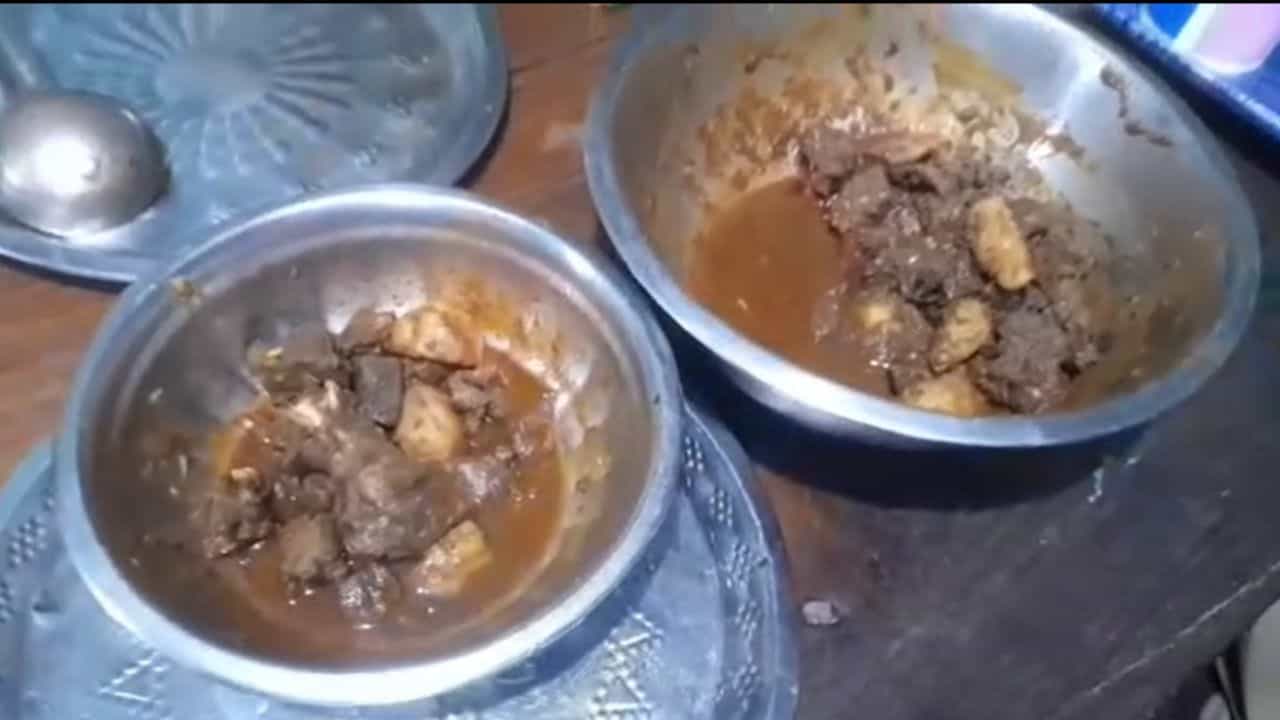 Alipurduar: রান্নার পর সবে পাতে পড়েছিল মাংস, গন্ধ পৌঁছে যায় নাকে, বাড়ি এসে কড়াই ধরেই নিয়ে গেলেন সরকারি কর্তারা! Alipurduar: রান্নার পর সবে পাতে পড়েছিল মাংস, গন্ধ পৌঁছে যায় নাকে, বাড়ি এসে কড়াই ধরেই নিয়ে গেলেন সরকারি কর্তারা!