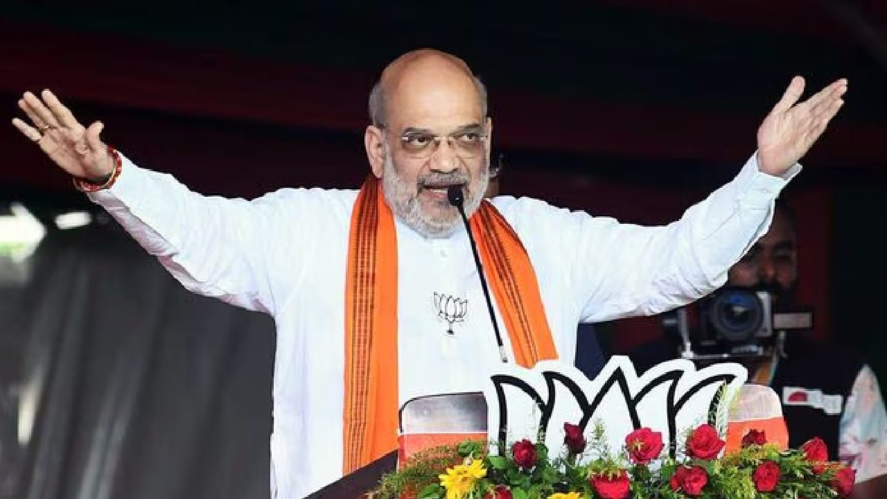 অমিত শাহ (বিজেপি, গান্ধীনগর) কেন্দ্রীয় স্বরাষ্ট্রমন্ত্রী অমিত শাহ ৭.৮৮ লক্ষ ভোটের ব্যবধানে জয়ী হয়েছেন গুজরাটের গান্ধী নগর আসন থেকে। অমিত শাহ মোট ১০.১০,৯৭২ ভোট পেয়েছেন। আর কংগ্রেস প্রার্থী সোনাল রমনভাই প্যাটেল পেয়েছেন মাত্র ২,৬৬,২৫৬ ভোট।