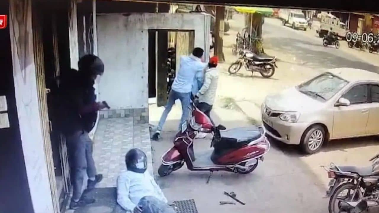 Raniganj Dacoity: বাংলায় এসে নামী গহনার দোকানে ডাকাতি, গিরিডির জঙ্গল থেকে বিহারের কুখ্যাত ডাকাতকে ধরল পুলিশ