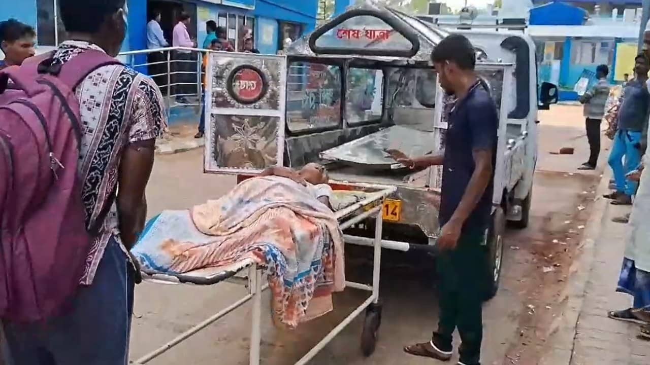 Bankura: চিকিৎসায় গাফিলতিতে রোগী মৃত্যুর অভিযোগ, কাঠগড়ায় বিষ্ণুপুর সুপার স্পেশ্যালিটি হাসপাতাল