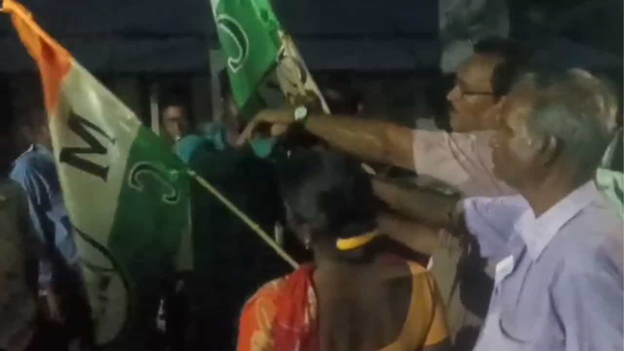 Chandrakona: মিতালি বাগ জিততেই বড় বদল, ঝাঁকে-ঝাঁকে BJP ছেড়ে TMC-তে যোগদান Chandrakona: মিতালি বাগ জিততেই বড় বদল, ঝাঁকে-ঝাঁকে BJP ছেড়ে TMC-তে যোগদান