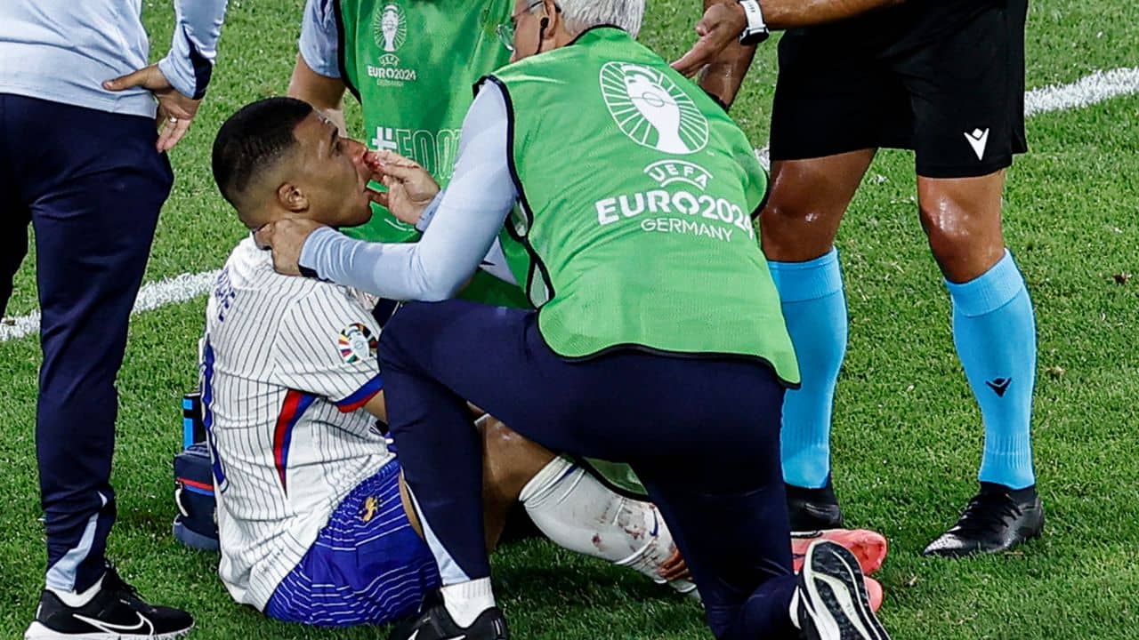 Mbappe Ruled Out: গুরুতর চোটে ছিটকে গেলেন কিলিয়ান এমবাপে, চিন্তা বাড়ল ফ্রান্সের