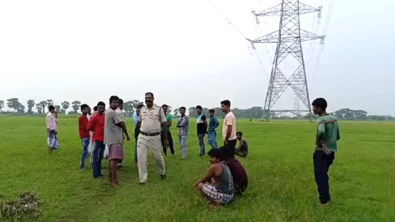 Birbhum: নিম্নাঙ্গে নেই কোনও কাপড়, পাশে পড়ে শিশুর রক্তাক্ত দেহ, যুবতীর মৃত্যুতে শোরগেল নলহাটিতে