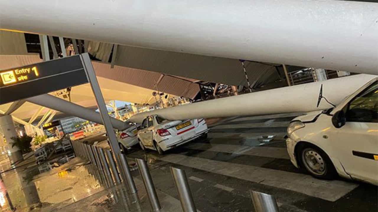 Delhi Airport: ভোরের বৃষ্টিতে ধসল বিমানবন্দরের ছাদ, মৃত ১, আহত ৫! বিপর্যস্ত রাজধানী Delhi Airport: ভোরের বৃষ্টিতে ধসল বিমানবন্দরের ছাদ, মৃত ১, আহত ৫! বিপর্যস্ত রাজধানী