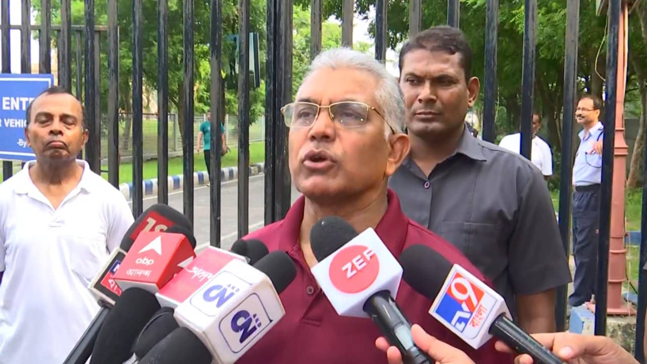 Dilip Ghosh: কার কথায় চুপ হয়ে গেলেন দিলীপ ঘোষ! বিকেলেও সংবাদমাধ্যমে কোনও কথা বললেন না