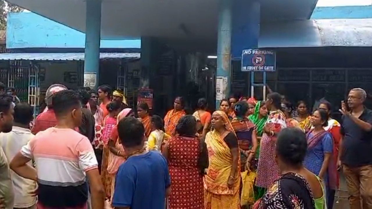 Durgapur: তিন TMC নেতার সঙ্গে রাত কাটানোর ‘প্রস্তাব’, স্বামীর চাকরি বাঁচাতে গিয়ে চরম সিদ্ধান্ত দুর্গাপুরের তরুণীর Durgapur: তিন TMC নেতার সঙ্গে রাত কাটানোর ‘প্রস্তাব’, স্বামীর চাকরি বাঁচাতে গিয়ে চরম সিদ্ধান্ত দুর্গাপুরের তরুণীর