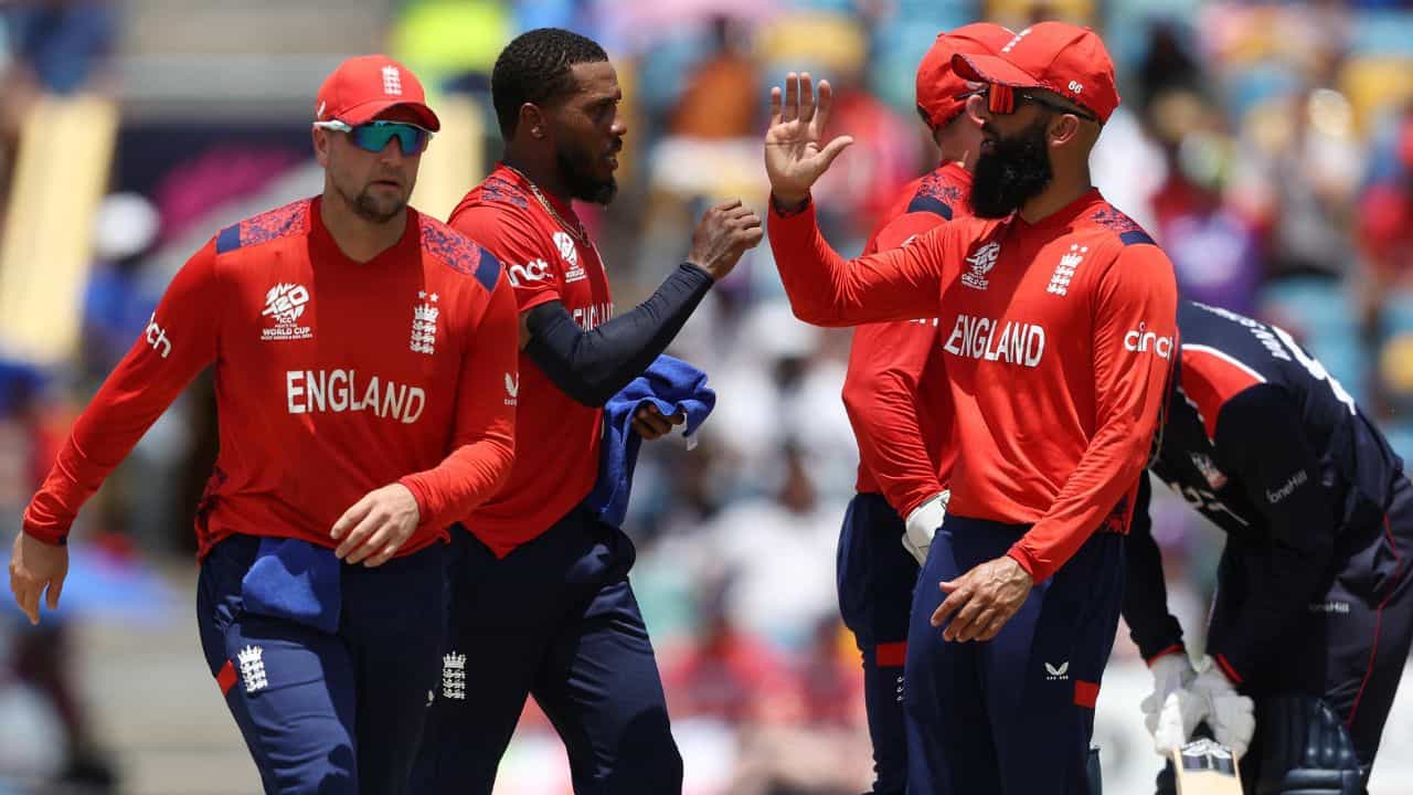 Chris Jordan Hat-Trick: প্যাট কামিন্সের রেকর্ডে ভাগ বসালেন ইংল্যান্ডের পেসার ক্রিস জর্ডন Chris Jordan Hat-Trick: প্যাট কামিন্সের রেকর্ডে ভাগ বসালেন ইংল্যান্ডের পেসার ক্রিস জর্ডন