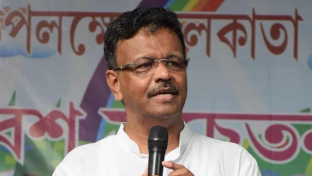 TMC জিতেছে বলে কেউ কেউ হঠাৎ তৃণমূল হয়ে গিয়েছে! কাদের কথা বললেন ফিরহাদ TMC জিতেছে বলে কেউ কেউ হঠাৎ তৃণমূল হয়ে গিয়েছে! কাদের কথা বললেন ফিরহাদ
