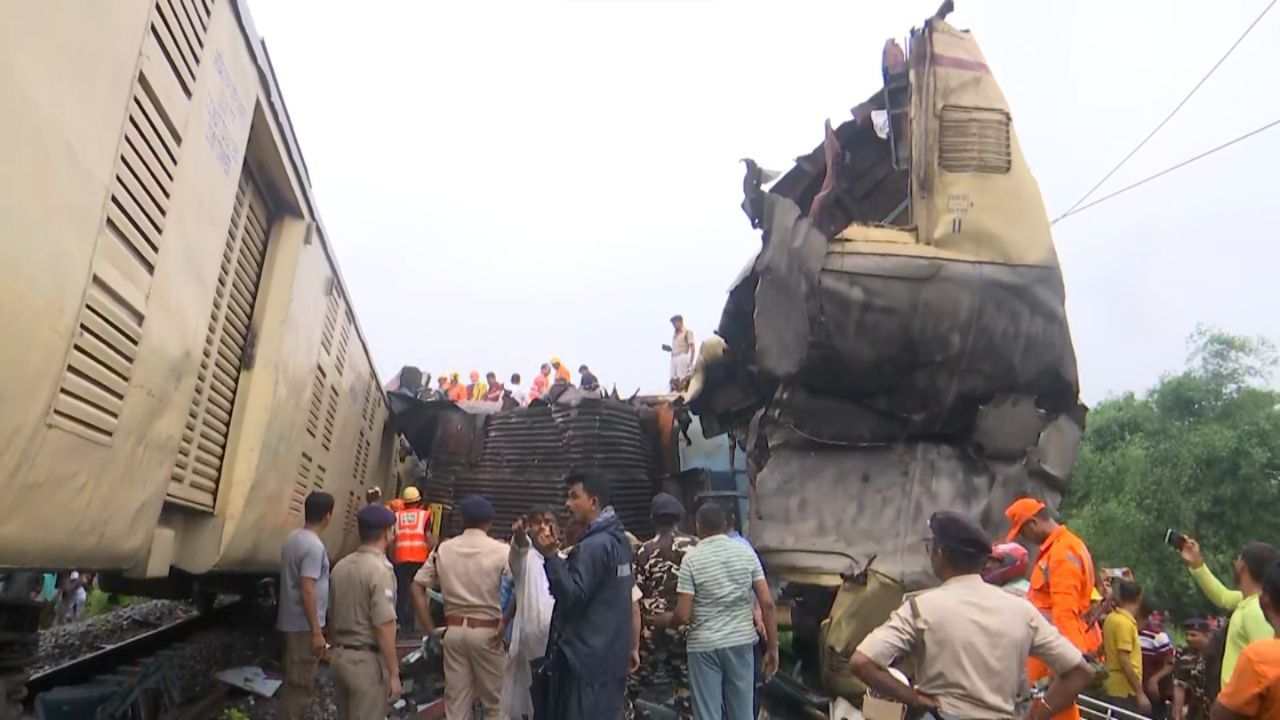 Kanchanjunga Express Train Accident: কাঞ্চনজঙ্ঘা-বিপর্যয়ে মৃতদের পরিবার পিছু ১০ লক্ষ টাকা ক্ষতিপূরণ ঘোষণা Kanchanjunga Express Train Accident: কাঞ্চনজঙ্ঘা-বিপর্যয়ে মৃতদের পরিবার পিছু ১০ লক্ষ টাকা ক্ষতিপূরণ ঘোষণা