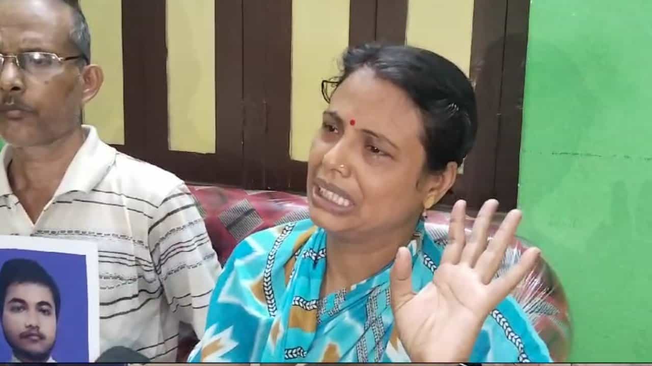 NEET Controversy: নিটের রেজাল্ট বেরতেই নিখোঁজ পোলবার সৌদীপ, খারাপ রেজাল্টে দাদা গন্ধ পাচ্ছেন দুর্নীতির NEET Controversy: নিটের রেজাল্ট বেরতেই নিখোঁজ পোলবার সৌদীপ, খারাপ রেজাল্টে দাদা গন্ধ পাচ্ছেন দুর্নীতির