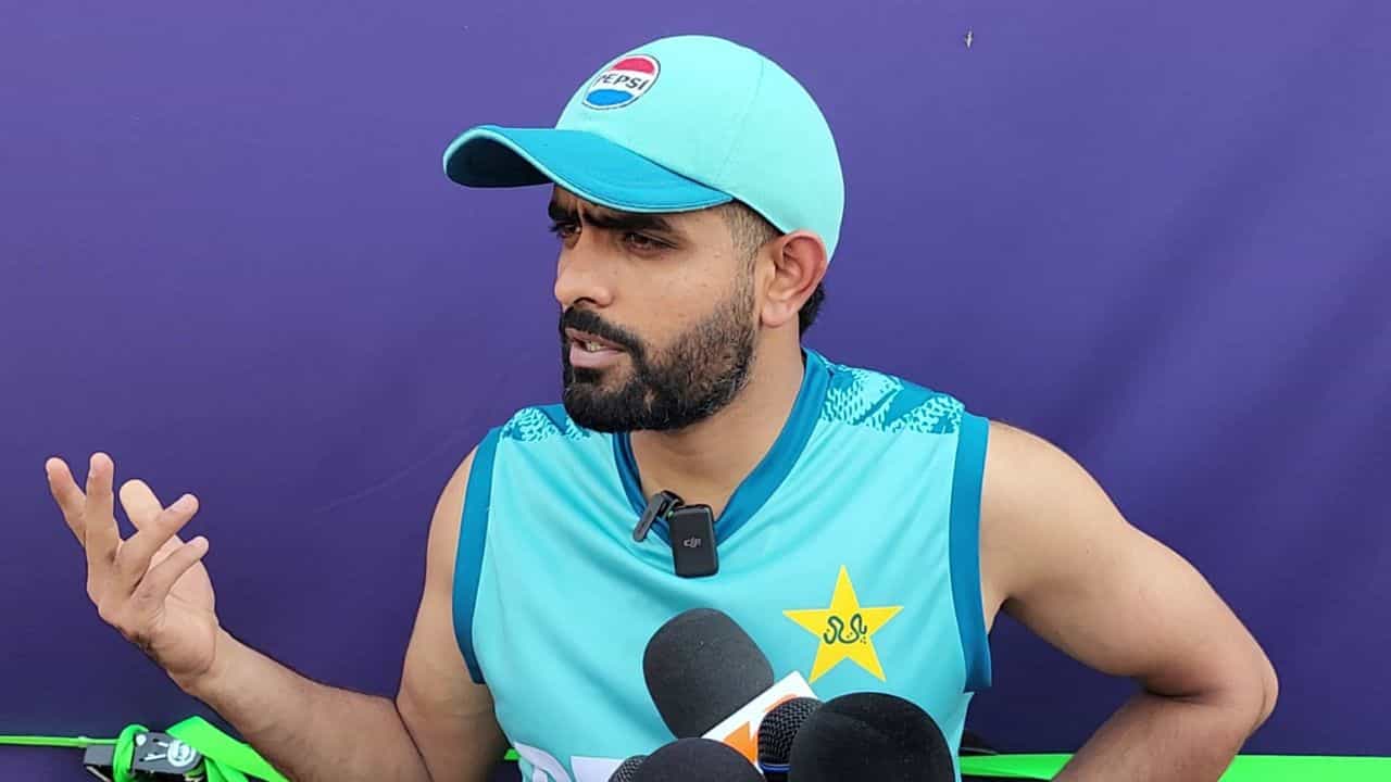 Pakistan Cricket: 'ও তো আর ধোনি নয়!' বাবরকে নিয়ে ক্ষুব্ধ পাকিস্তানের 'কোহলি' Pakistan Cricket: 'ও তো আর ধোনি নয়!' বাবরকে নিয়ে ক্ষুব্ধ পাকিস্তানের 'কোহলি'